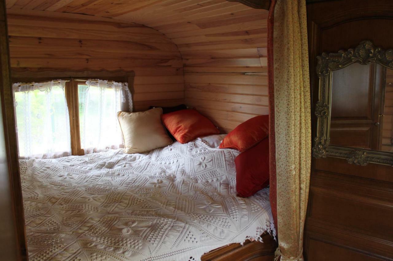 Roulotte Montfee Bed and Breakfast Semezanges Buitenkant foto