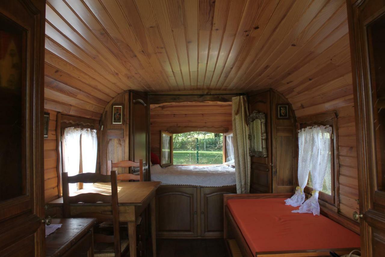 Roulotte Montfee Bed and Breakfast Semezanges Buitenkant foto